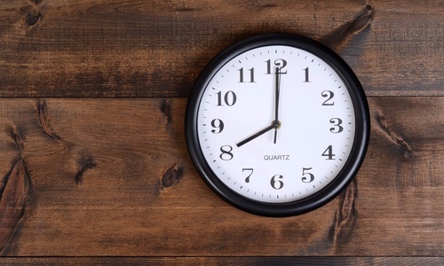 Clock_on_wood_planks_edited