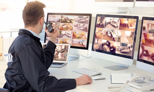 Security_desk_monitoring_securitypages